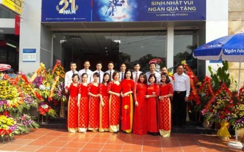 NCB QUANG NINH OFFERS MANY ATTRACTIVE GIFTS TO CUSTOMERS IN THE EVENT OF THE OPENING CEREMONY
