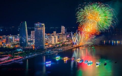 NCB GIVES AWAY TICKETS TO THE DANANG INTERNATIONAL FIREWORKS FESTIVAL TO CUSTOMERS WHO MAKE A DEPOSIT AT NCB
